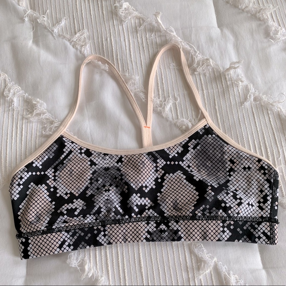 Lululemon size 8 Flow Y sports bra